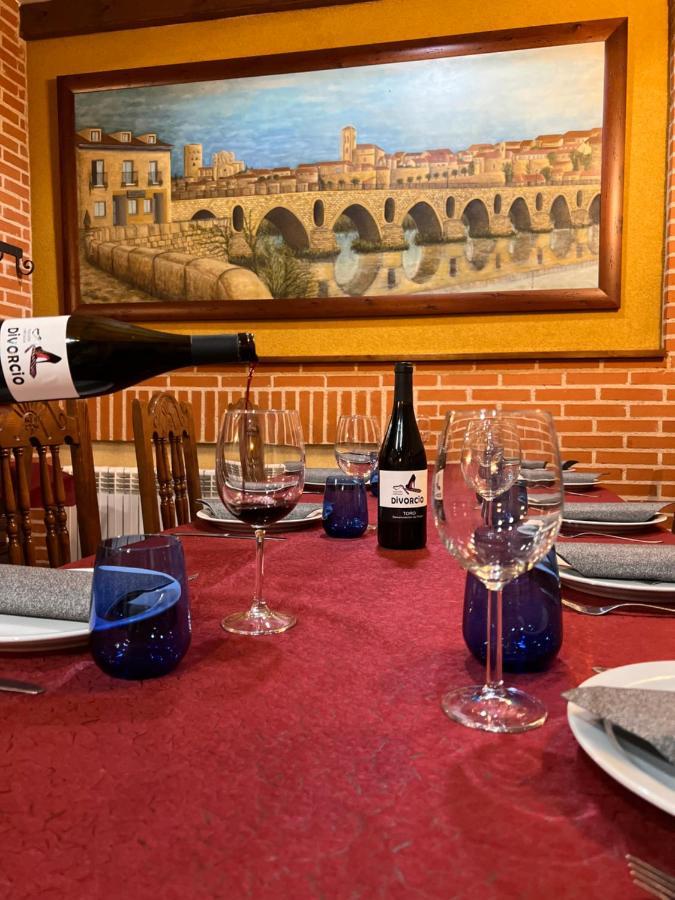 Hotel Puente De Piedra Zamora Kültér fotó
