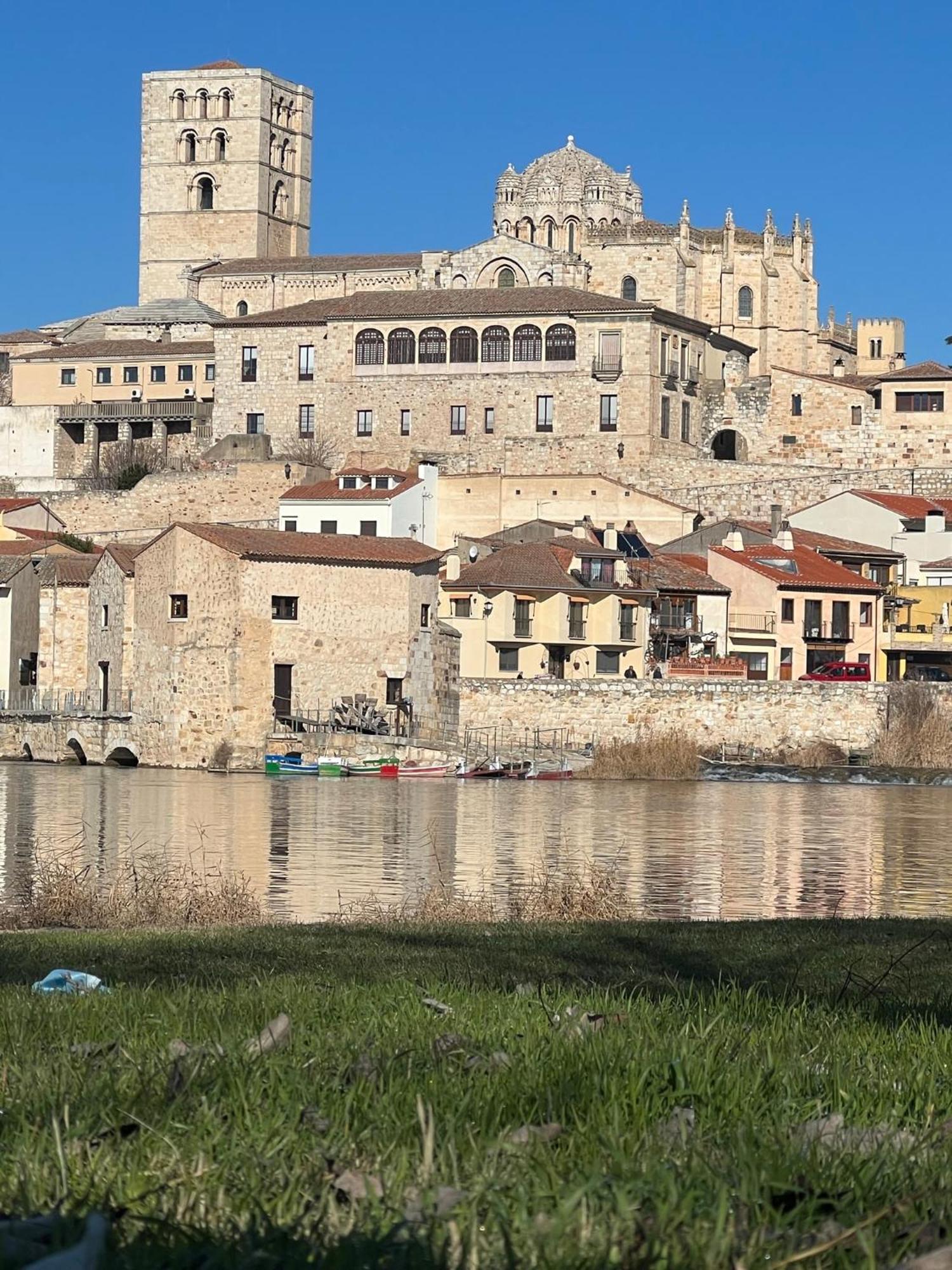 Hotel Puente De Piedra Zamora Kültér fotó